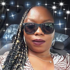 Meet your Posher, Ebony